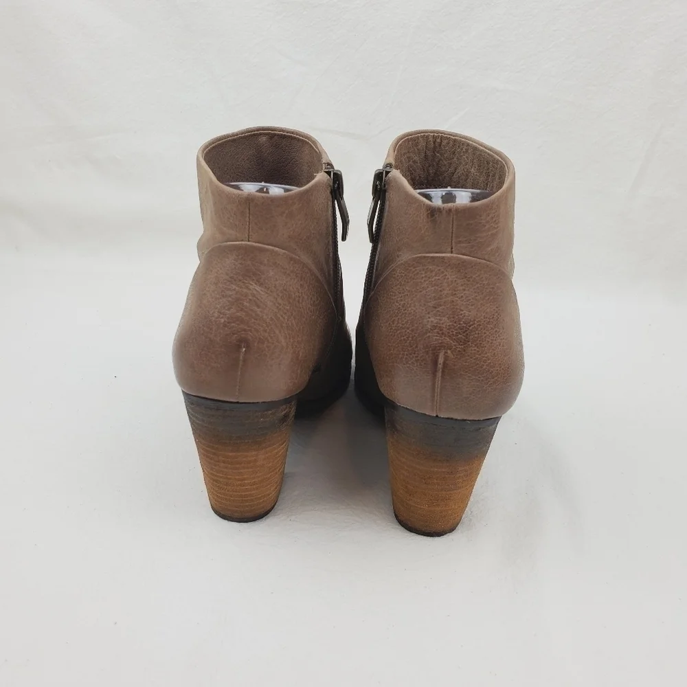 Vince Camuto Hawn taupe grey leather chunky heel ankle bootie
